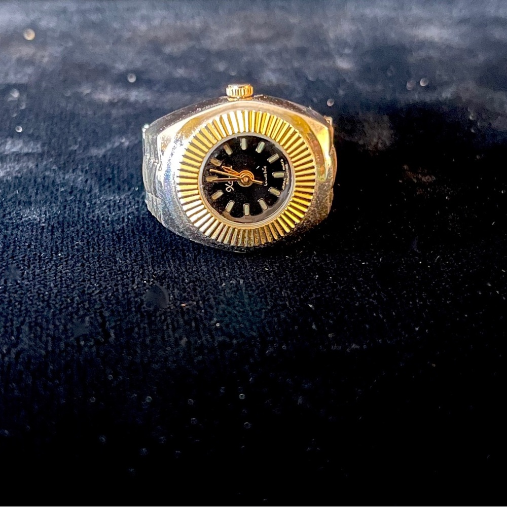 Authentic vintage ring watch from the early 90’s